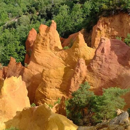 Logement D'Exception Pres Du Colorado Provencal Dans Une Residence Au Calme Avec Piscine Offrant Une Vue Imprenable Sur Le Luberon Depuis Sa Terrasse Viens Bagian luar foto