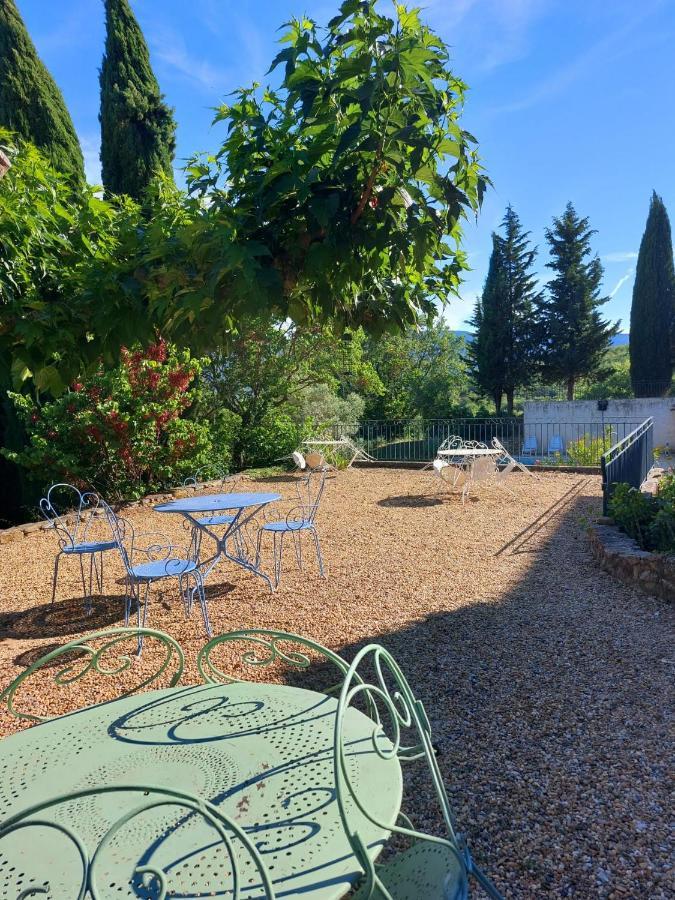 Logement D'Exception Pres Du Colorado Provencal Dans Une Residence Au Calme Avec Piscine Offrant Une Vue Imprenable Sur Le Luberon Depuis Sa Terrasse Viens Bagian luar foto