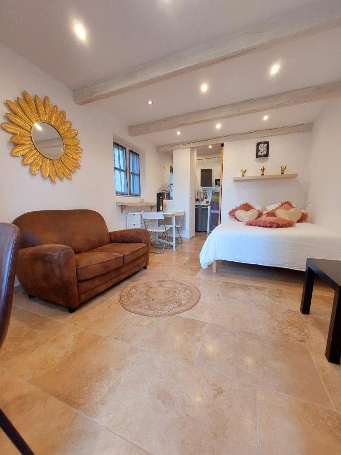 Logement D'Exception Pres Du Colorado Provencal Dans Une Residence Au Calme Avec Piscine Offrant Une Vue Imprenable Sur Le Luberon Depuis Sa Terrasse Viens Bagian luar foto